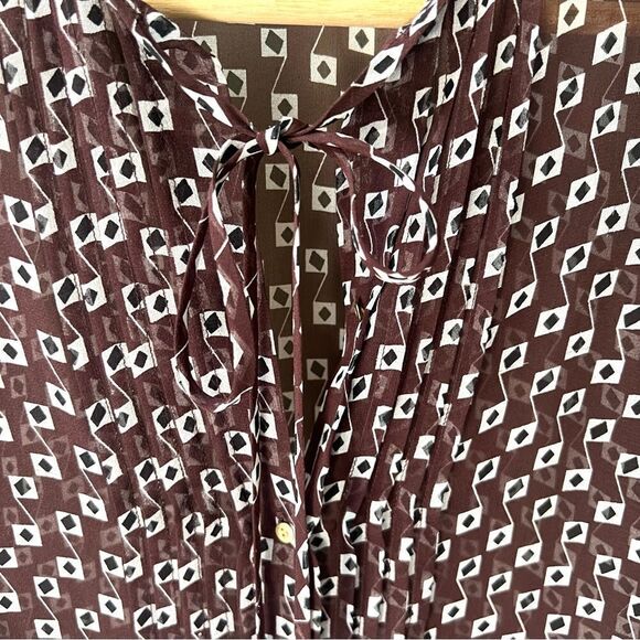 Diane von furstenberg silk geo print button down Sz 2 - Picture 4 of 7